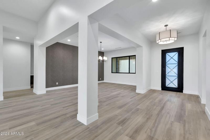 6107 E Lone Mountain