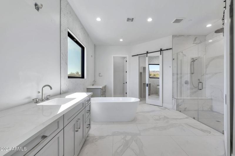 6107 E Lone Mountain