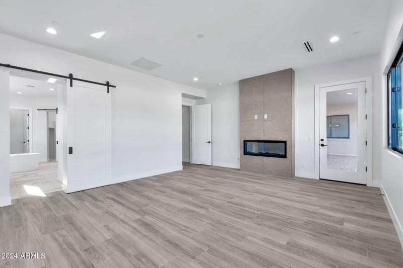 6107 E Lone Mountain
