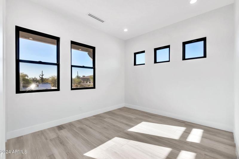 6107 E Lone Mountain