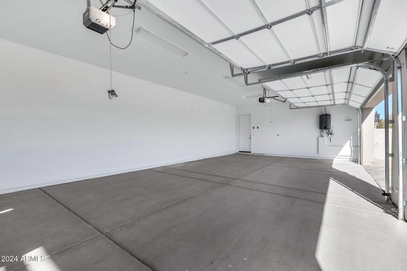 6107 E Lone Mountain