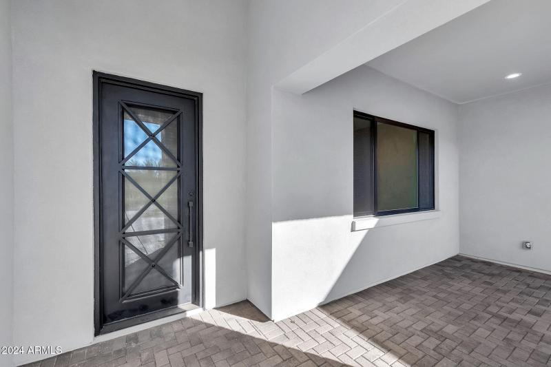 6107 E Lone Mountain