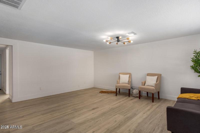 Living room 4