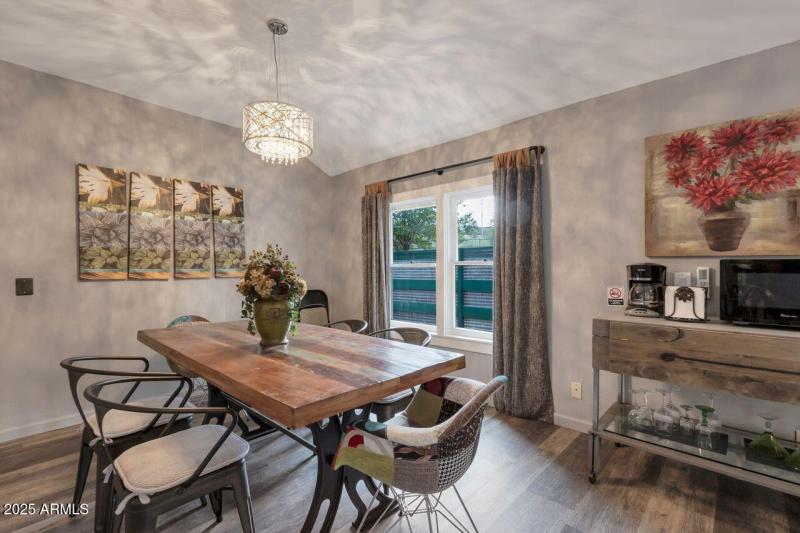Bungalow_Dining 1