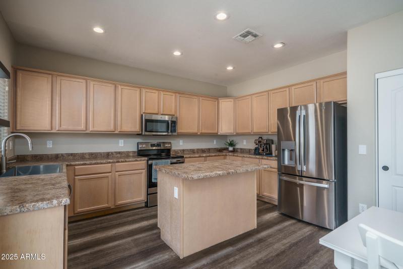 10) KITCHEN