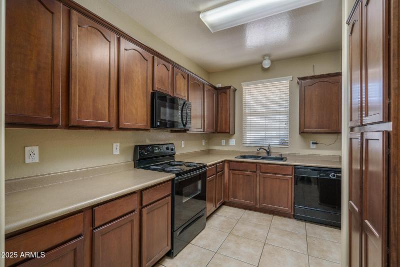 5) KITCHEN