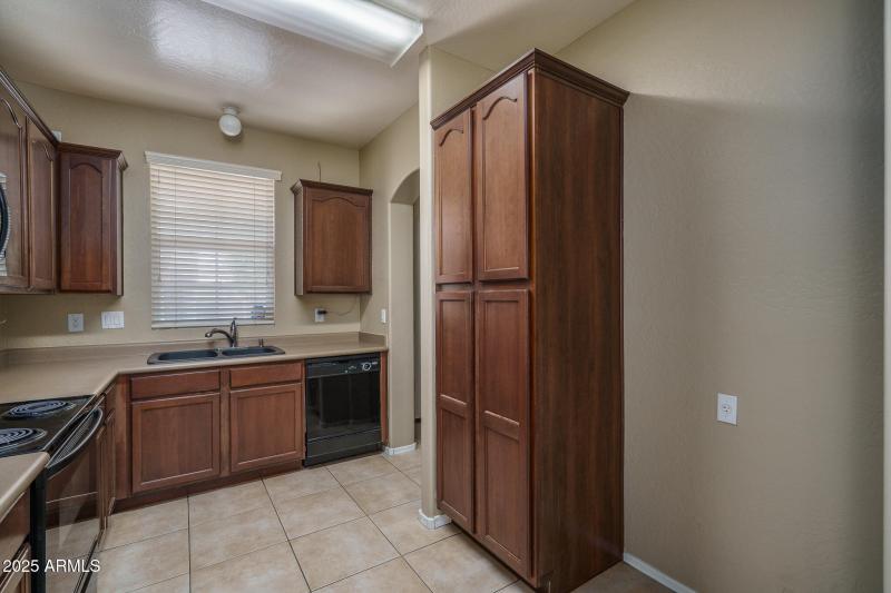 6) KITCHEN
