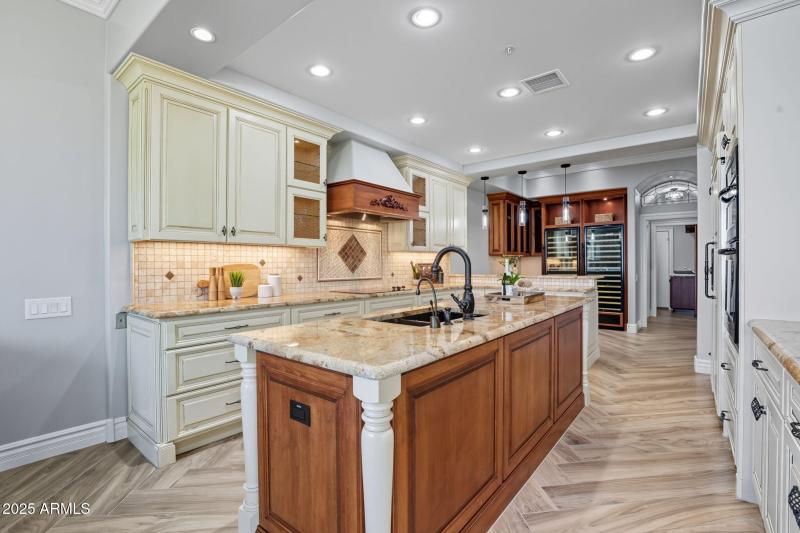 10-web-or-mls-8989 N Gainey Center Dr 11