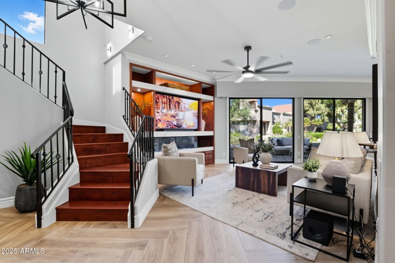 7-web-or-mls-8989 N Gainey Center Dr 114