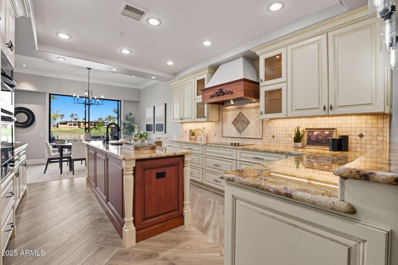23-web-or-mls-8989 N Gainey Center Dr 11