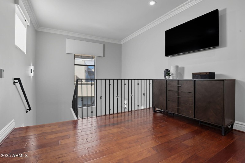 55-web-or-mls-8989 N Gainey Center Dr 11