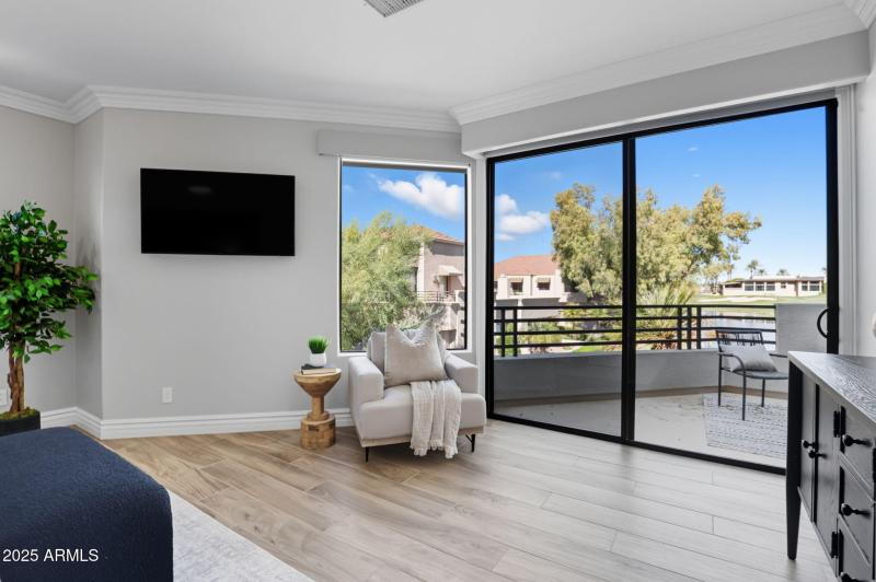 69-web-or-mls-8989 N Gainey Center Dr 11