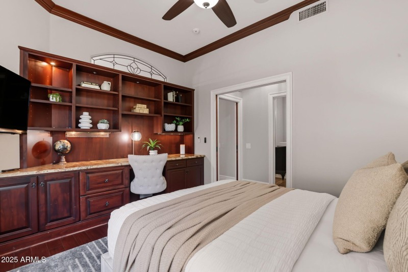 44-web-or-mls-8989 N Gainey Center Dr 11