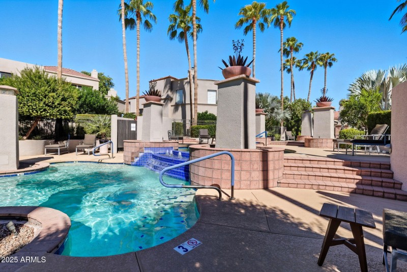 94-web-or-mls-8989 N Gainey Center Dr 11