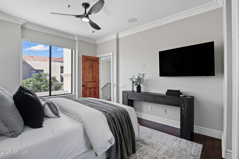 58-web-or-mls-8989 N Gainey Center Dr 11