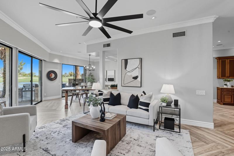 18-web-or-mls-8989 N Gainey Center Dr 11