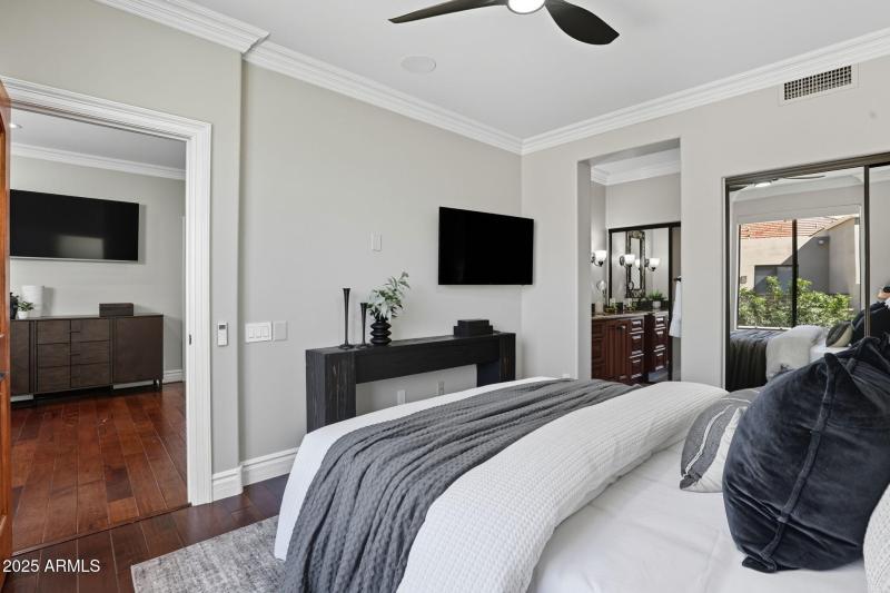 59-web-or-mls-8989 N Gainey Center Dr 11