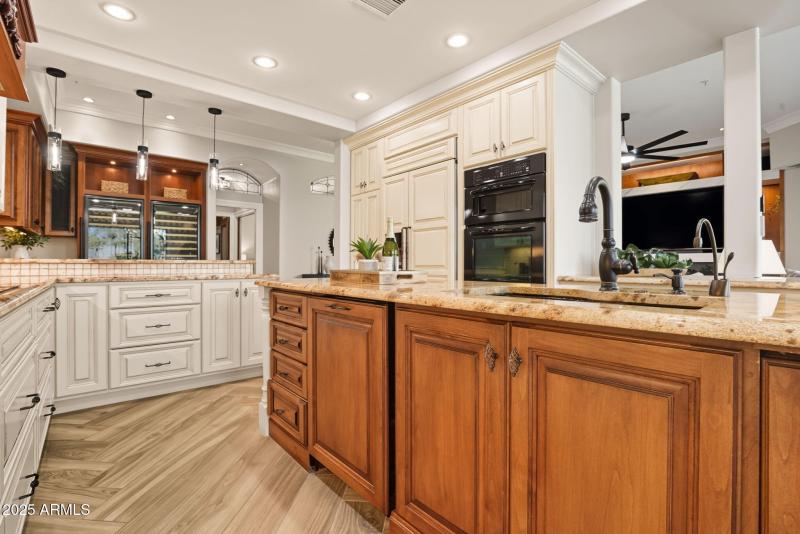36-web-or-mls-8989 N Gainey Center Dr 11