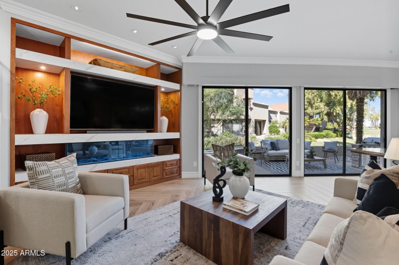 17-web-or-mls-8989 N Gainey Center Dr 11