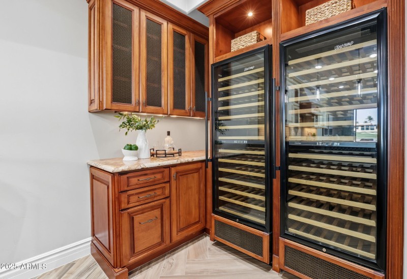 21-web-or-mls-8989 N Gainey Center Dr 11