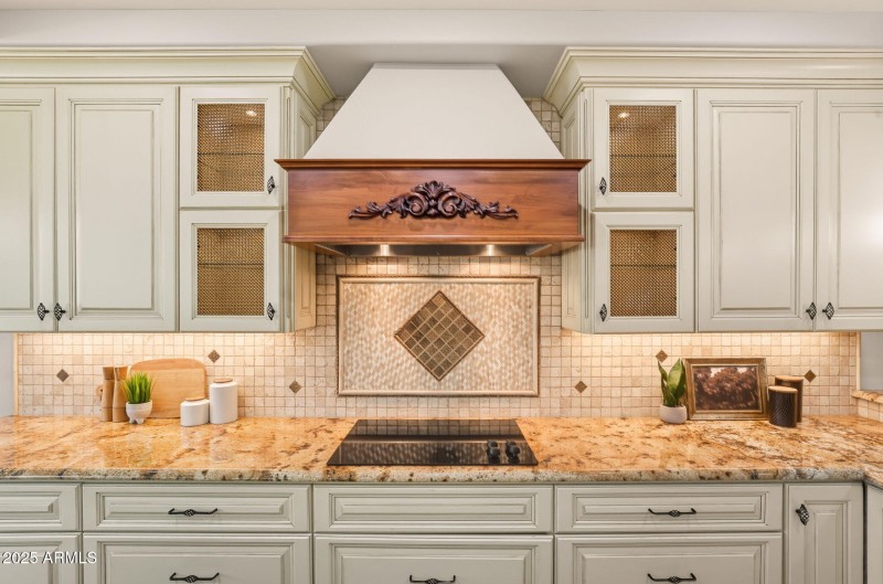 32-web-or-mls-8989 N Gainey Center Dr 11