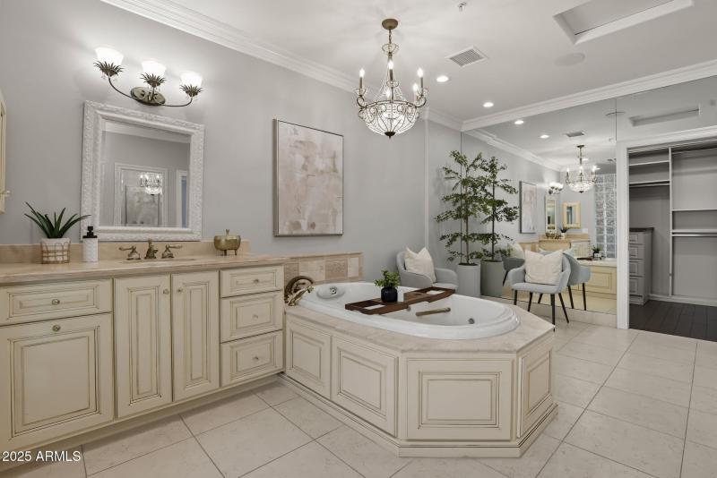 79-web-or-mls-8989 N Gainey Center Dr 11