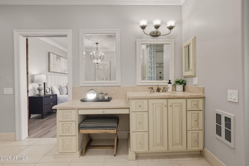 77-web-or-mls-8989 N Gainey Center Dr 11