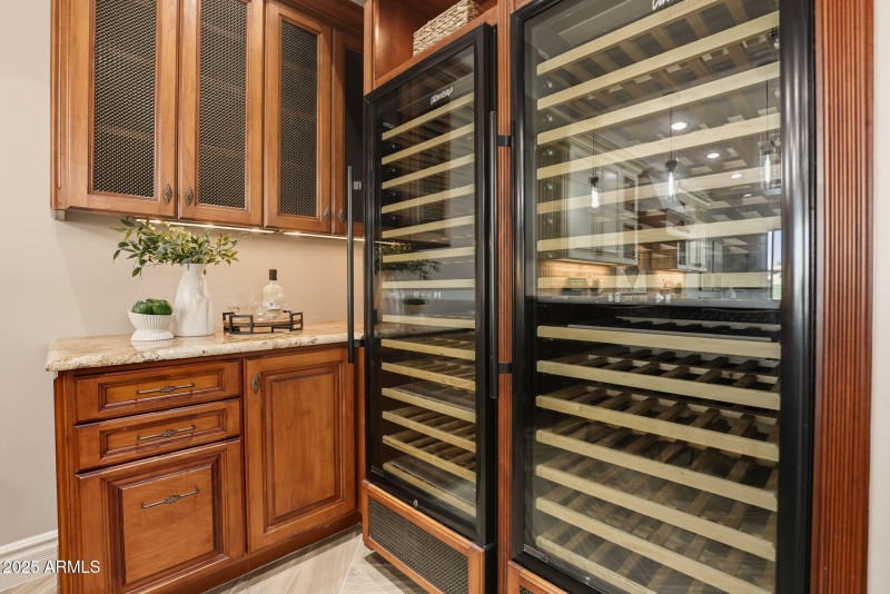 39-web-or-mls-8989 N Gainey Center Dr 11
