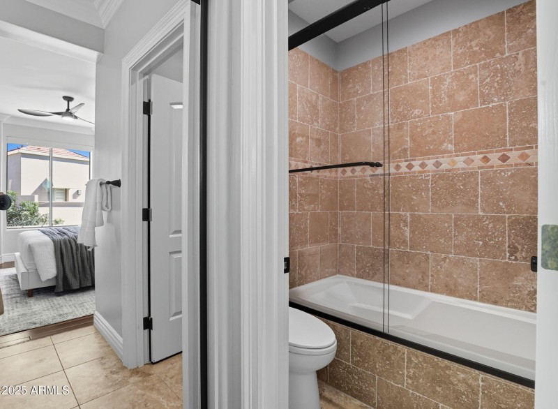 64-web-or-mls-8989 N Gainey Center Dr 11