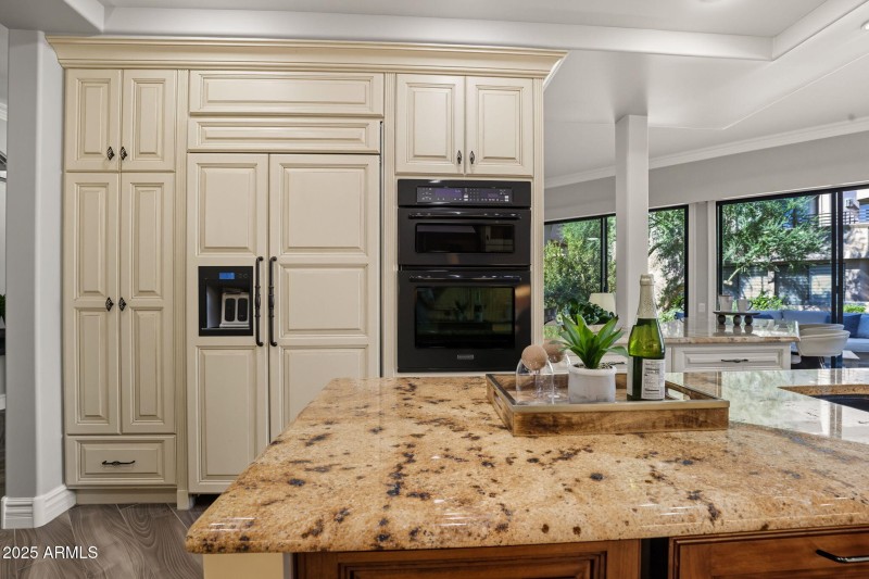 24-web-or-mls-8989 N Gainey Center Dr 11