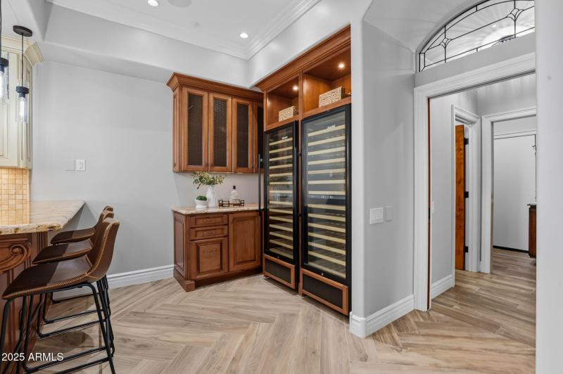 20-web-or-mls-8989 N Gainey Center Dr 11
