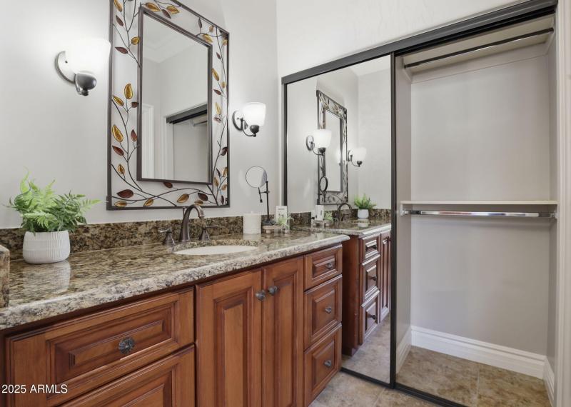 60-web-or-mls-8989 N Gainey Center Dr 11