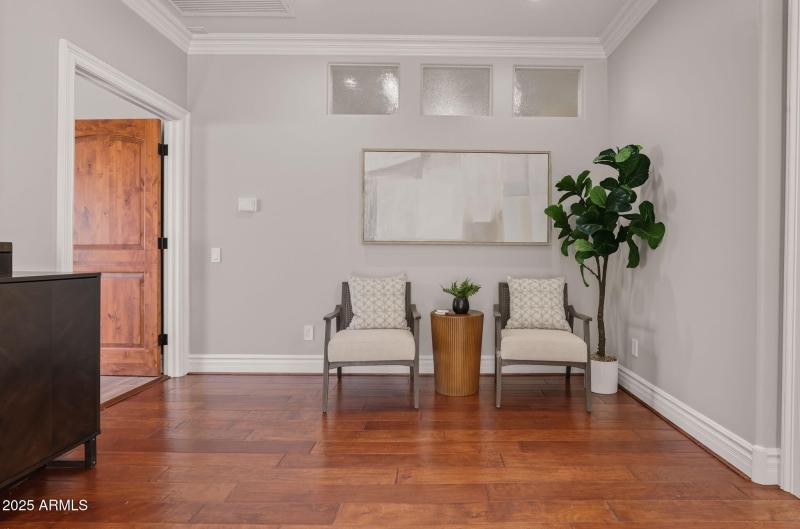 52-web-or-mls-8989 N Gainey Center Dr 11