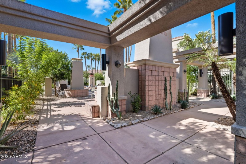 89-web-or-mls-8989 N Gainey Center Dr 11