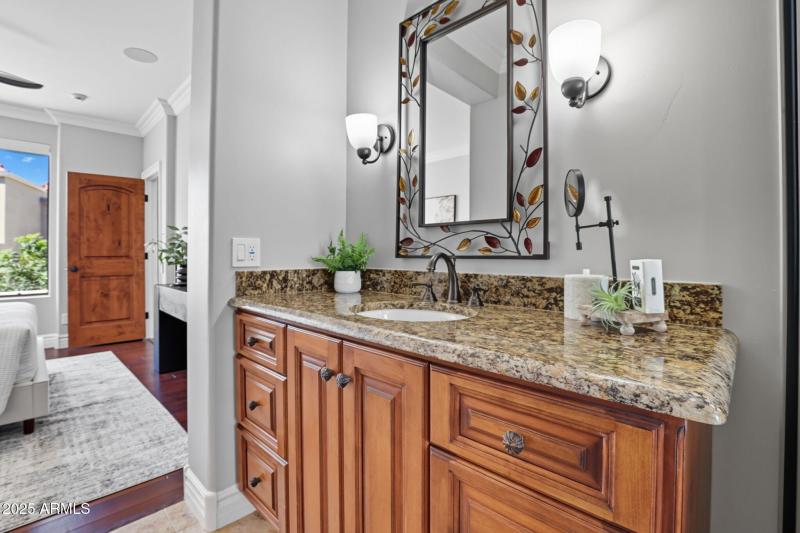62-web-or-mls-8989 N Gainey Center Dr 11