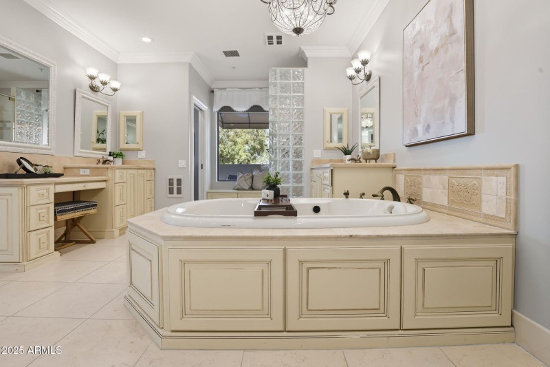 75-web-or-mls-8989 N Gainey Center Dr 11