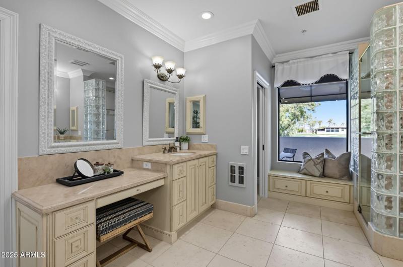 81-web-or-mls-8989 N Gainey Center Dr 11