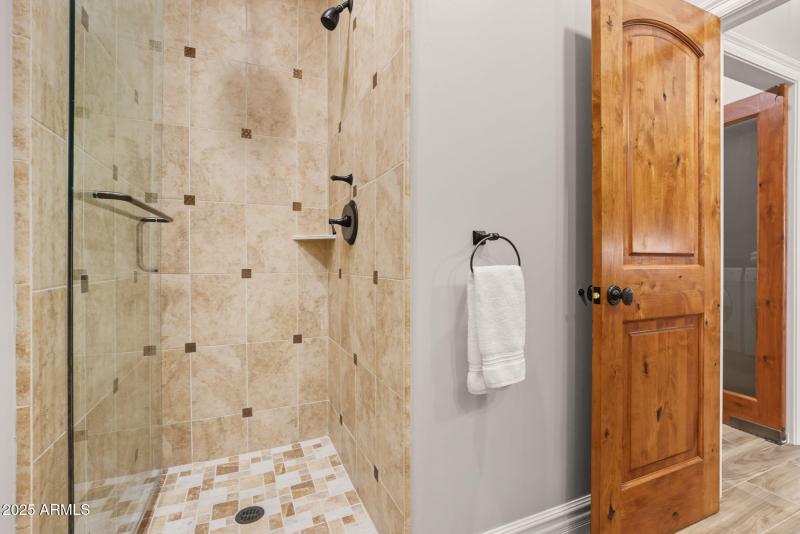 47-web-or-mls-8989 N Gainey Center Dr 11