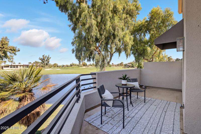 70-web-or-mls-8989 N Gainey Center Dr 11