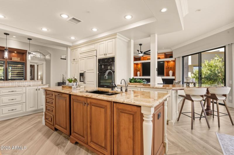 31-web-or-mls-8989 N Gainey Center Dr 11