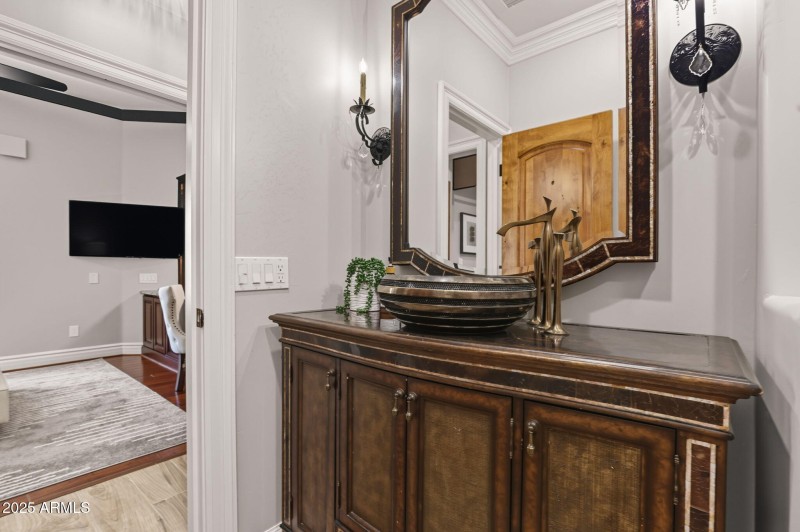 49-web-or-mls-8989 N Gainey Center Dr 11