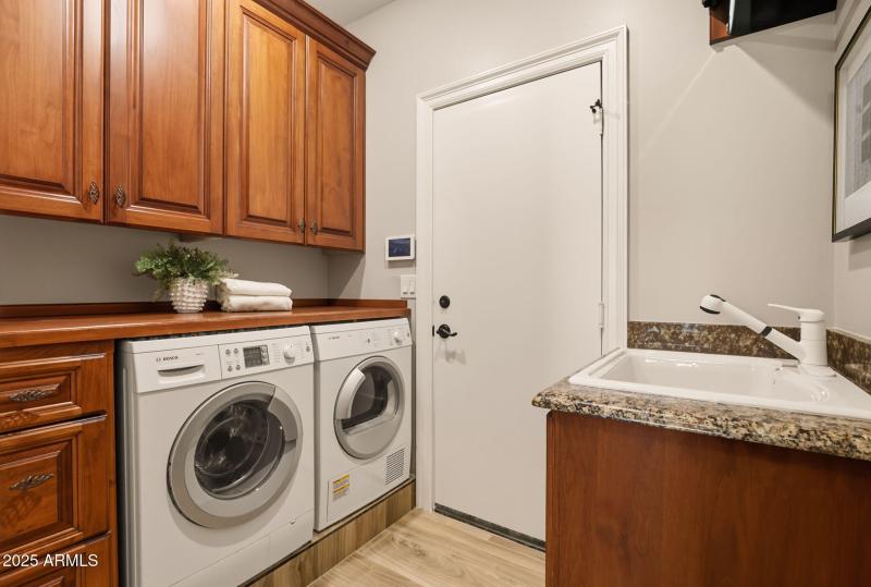 40-web-or-mls-8989 N Gainey Center Dr 11