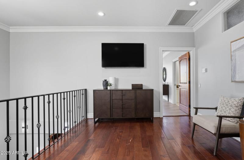 54-web-or-mls-8989 N Gainey Center Dr 11