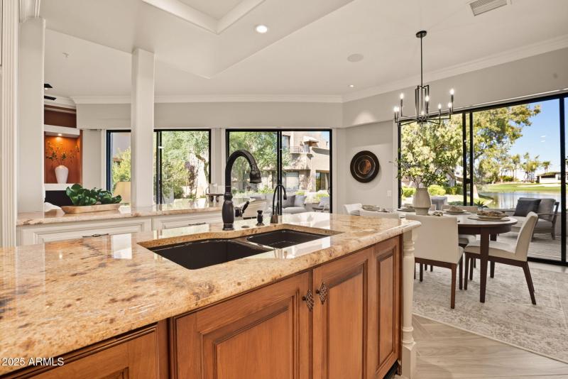 35-web-or-mls-8989 N Gainey Center Dr 11