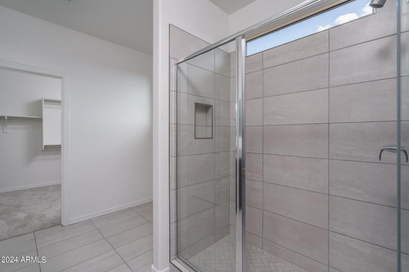 10) PRIMARY BATH