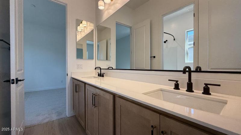 08 - Bathroom 2