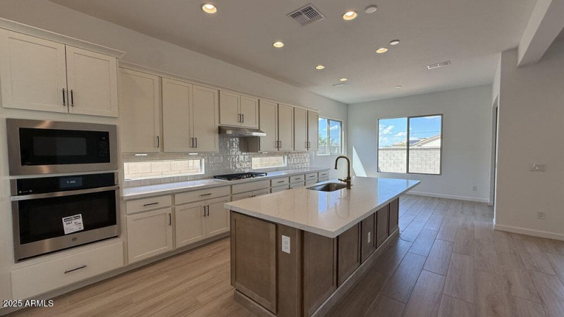 017 - Kitchen