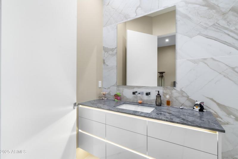 055_Bathroom