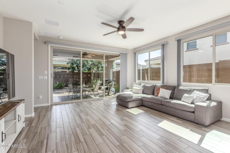 Family room 10 Durant