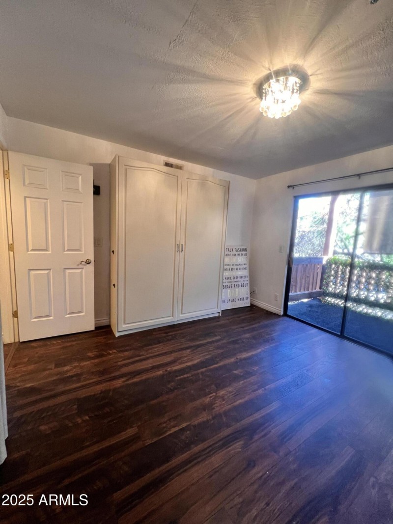 Murphy Bed closed (Queen)